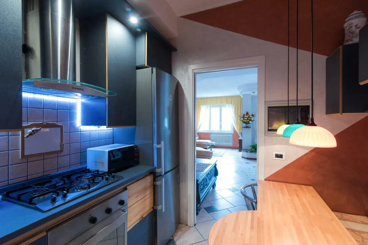 Lo Specchio Sul Lago - The House Of Travelers Como