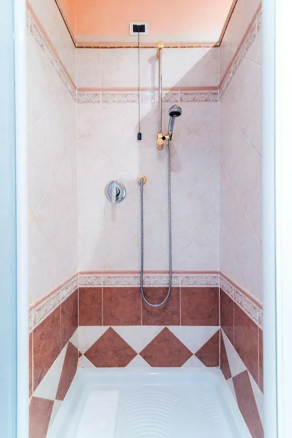 Apartment Lo Specchio Sul Lago - The House Of Travelers Como Italy