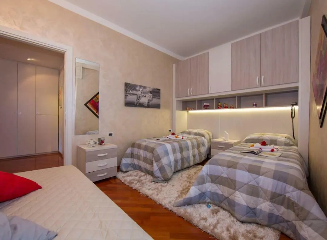 Lo Specchio Sul Lago - The House Of Travelers Como