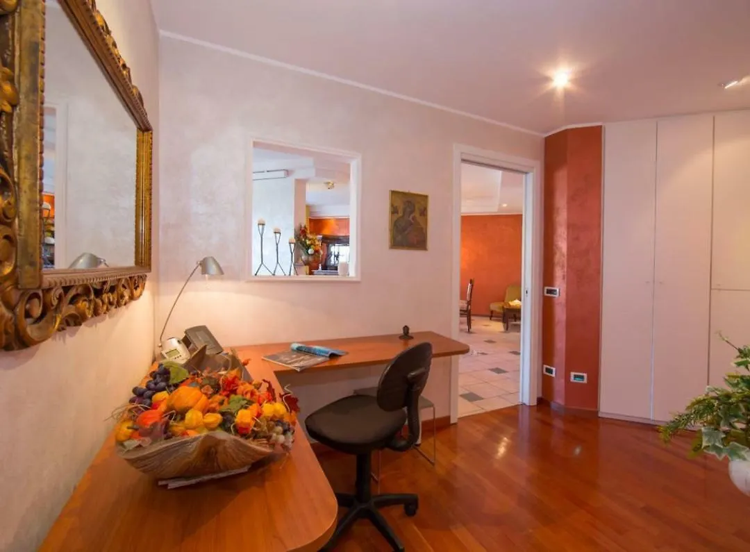 Lo Specchio Sul Lago - The House Of Travelers Como Apartment